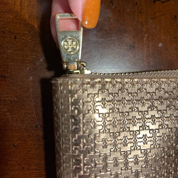 Tory Burch Metallic Rose Gold Zippered Wallet - Picture 14 of 16